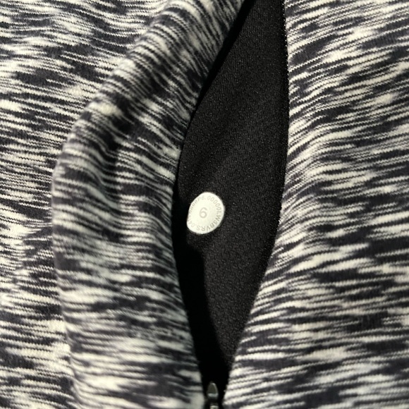 Lululemon Runderful Long Sleeve size 6 - Picture 4 of 4